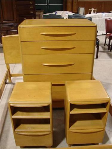 FOUR PIECE HEYWOOD WAKEFIELD BEDROOM SUITE