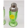 Image 2 : GREEN DEPRESSION SALT AND PEPPER SHAKERS