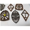 Image 2 : LOT OF 8 TRIVETS
