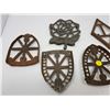 Image 4 : LOT OF 8 TRIVETS