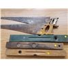 Image 1 : LOT OF 3 LEVELS AND 2 HAND SAWS