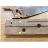 Image 4 : LOT OF 2 LEVELS AND 3 HAND SAWS
