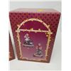 Image 2 : LOT OF 2 FIGURINES (BOX IS 9" X 6.5")