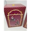 Image 3 : LOT OF 2 FIGURINES (BOX IS 9" X 6.5")