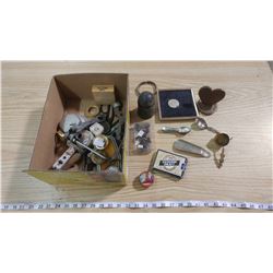 LOT OF COLLECTIBLES (INSULATOR, LABATT CARDS, SPOONS, ETC.)