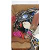 Image 2 : LARGE LOT OF ASSORTED KEY CHAINS