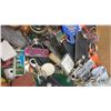 Image 7 : LARGE LOT OF ASSORTED KEY CHAINS