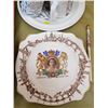Image 3 : LOT OF ASSORTED ROYALTY ITEMS (TRAY, MUGS, PLATES, PENCIL)