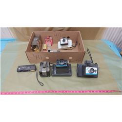 LOT OF VINTAGE CAMERAS