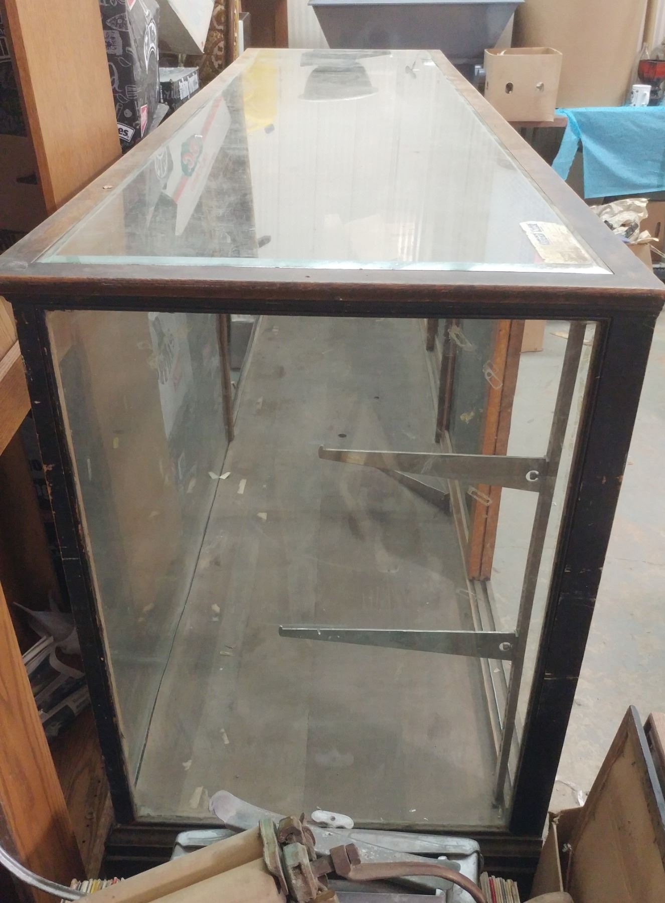 OAK GENERAL STORE SHOWCASE COMES WITH 1 GLASS SHELF 8' LONG 8' X 26" X 42"