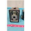Image 2 : THREE BOX CAMERAS (2 BROWNIE HAWKEYE, BILORA STAHL)
