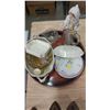 Image 1 : LOT OF COLLECTIBLES - GLASSWARE, TRAYS, ETC.