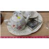 Image 2 : LOT OF ASSORTED ITEMS-TURKEY PLATTER, TEAPOT, CUPS, ETC.