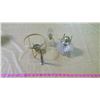 Image 1 : LOT OF ASSORTED ITEMS - SMALL LAMP, LAMP BASE, ETC.