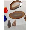 Image 6 : LOT OF DECORATIVE & SHARP STONES (2 SHARP STONES ARE GLASS)