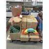 Image 1 : Skid of New and Used Household Goods