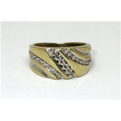 10 KT Gold Ladies Diamond Ring - 3.9 Grams