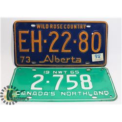 VINTAGE SET OF 2 LICENSED PLATES