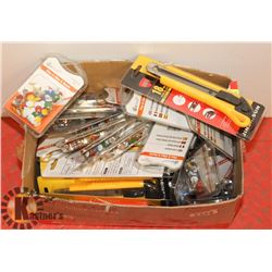 LOT OF RAZOR KNIVES AND TACS