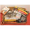 Image 1 : LOT OF RAZOR KNIVES AND TACS
