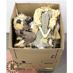 LOT OF VINTAGE DOLLS.