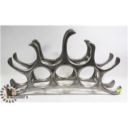 METAL WINE BOTTLE HOLDER.