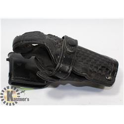 LEATHER HAND GUN HOLSTER.