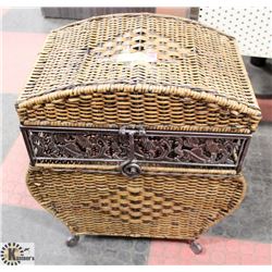 HEAVY DUTY WICKER & METAL FOOTED