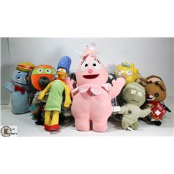 FLAT OF ASSORTED PLUSH.