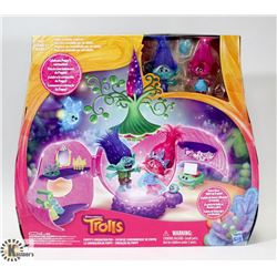 DREAMWORKS TROLLS CELEBRATING POPPY'S CORONATION.