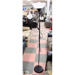 BLACK METAL DUAL LIGHT FLOOR LAMP GLOBE
