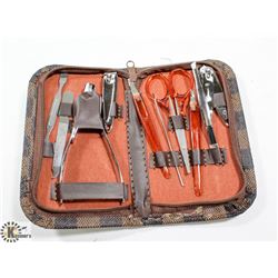10 PIECE MANICURE SET IN CARRY CASE NEW