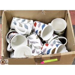 BOX OF LEAF DESIGN COFFEE CUPS
