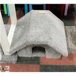 CAT HOUSE FULLY CARPETED 18" X 20" X 13"