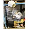 Image 1 : ESTATE PALLET OF UNCLAIMED MERCHANDISE