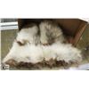 Image 1 : BOX W/MEN'S HANDMADE & LINED FUR MITTS -