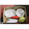 Image 1 : LARGE BOX W/4 CORNING WARE BAKEWARE
