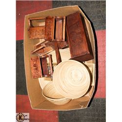 LARGE BOX WITH BAMBOO BOWLS & SERVING SET AND