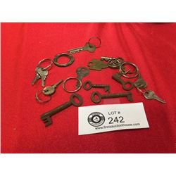 Lot of Vintage and Antique Keys