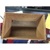 Image 3 : Vintage Peters 12 Gauge Loded Shell Ammo Wooden Box In Very Good Condition. Nice Graphics. 14.5" w x