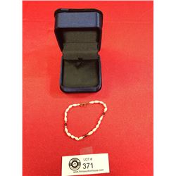 A Nice Ladies Pearl Bracelet In Jewelry Box