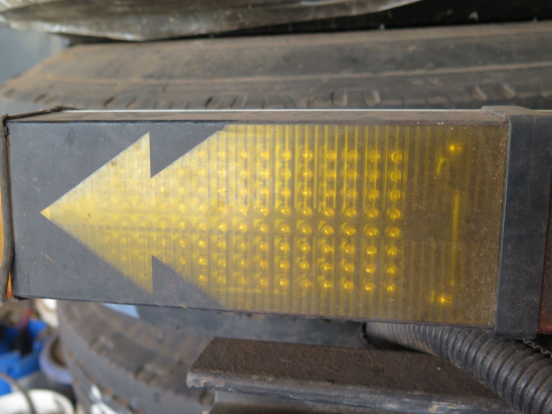 Qty 2 Whelen Traffic Advisor Safety Direction Indicator Truck Light Bars qty-2-whelen-traffic-advisor-safety-direction-indicator-truck-light-bars