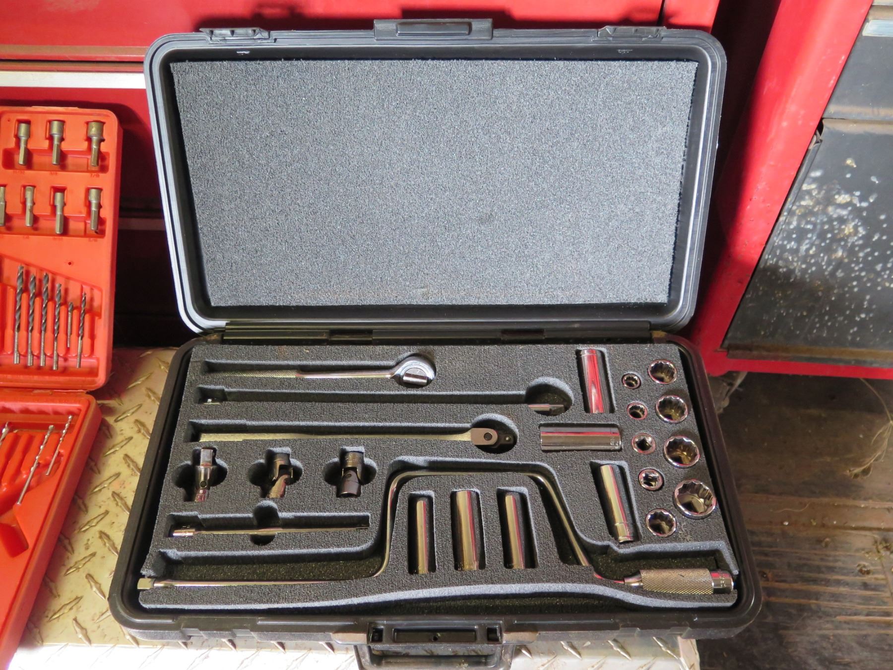 W Rachet Tool Set Case Qty 2 Hard Case Tool Sets - Rachet w/ Sockets Set & Crank Set - Oahu ...