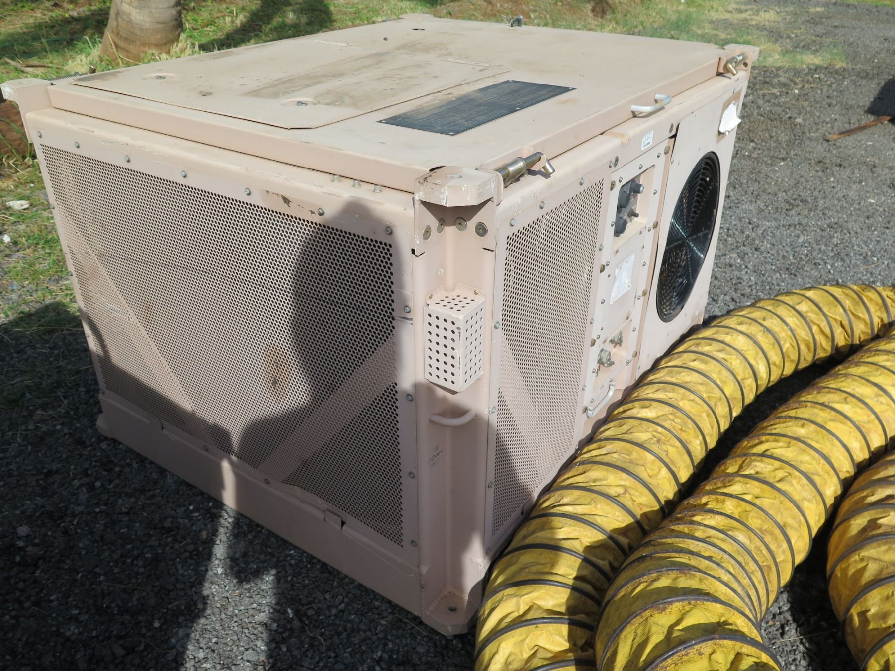 Field Deployable Environmental Control Unit 208/230 Vac, Model FDECU5 Field Deployable Environmental Control Unit 208/230 Vac, Model FDECU5