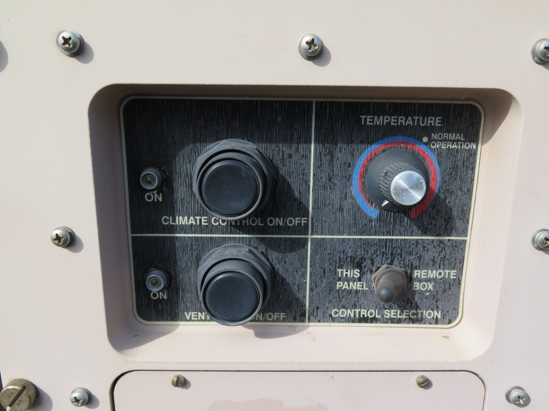 Field Deployable Environmental Control Unit 208/230 Vac, Model FDECU5 Field Deployable Environmental Control Unit 208/230 Vac, Model FDECU5