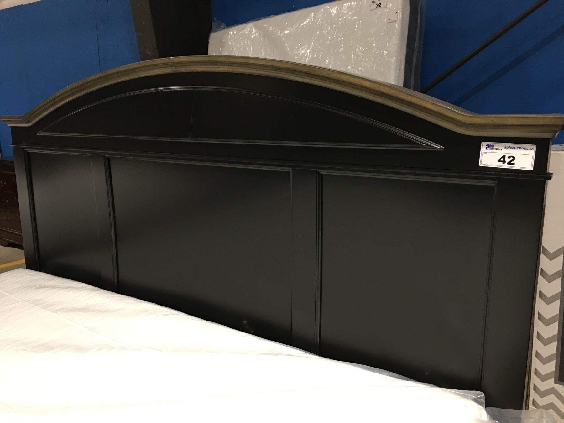 KING SIZE ASHLEY DARK WOOD BED FRAME (HEADBOARD/FOOTBOARD & RAILS ...