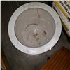 Image 2 : WHITE CERAMIC PLANTER