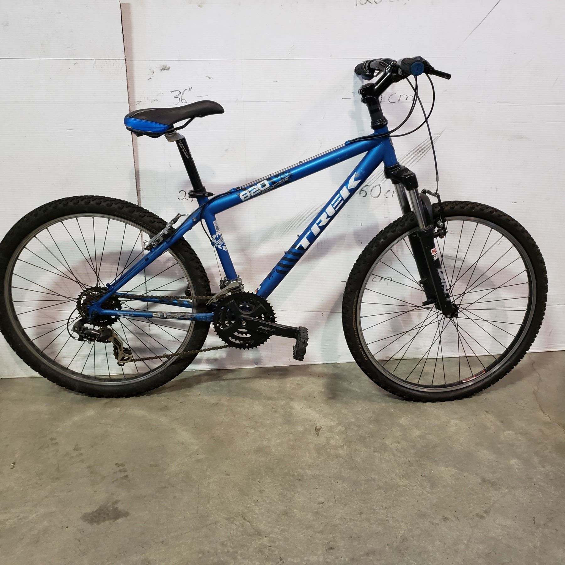 BLUE TREK BIKE - Big Valley Auction