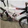 Image 2 : WHITE BLACK GT BIKE