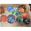 Image 2 : TRAY OF ART GLASS PAPERWEIGHTS